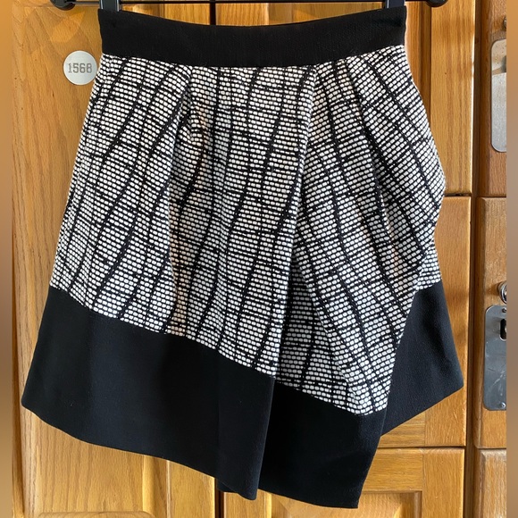 NWT Banana Republic Asymmetrical Jacquard Skirt - 0P - Picture 2 of 7